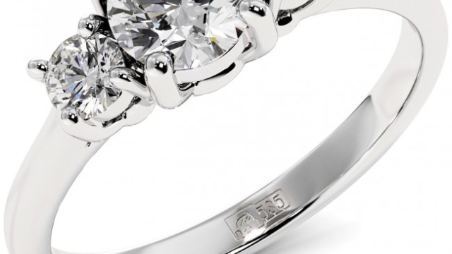 Sparkle Without the Price Tag: The Beauty of Moissanite Engagement Rings